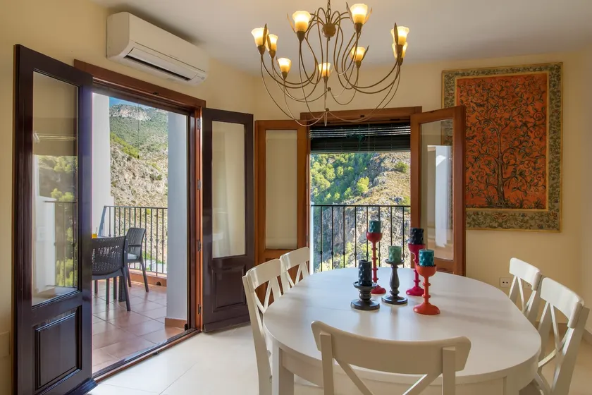 Quiet house in village center with mountains views - Image 1