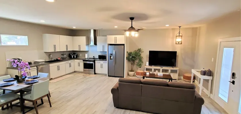 La Casita A-2BR-Full Kitchen Near Cedar Creek Lake - Image 1