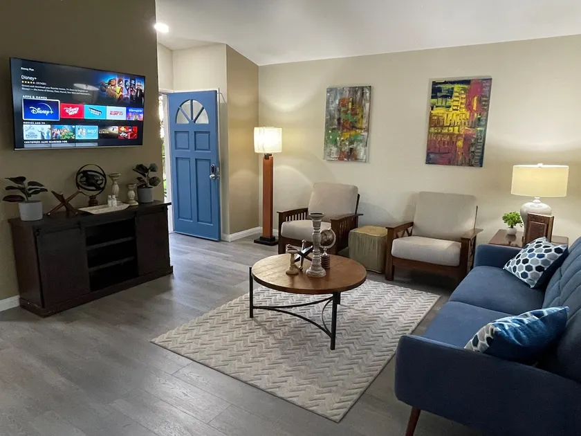 Modern 2 Bedroom Home W/BBQ & Fire Pit - Image 1