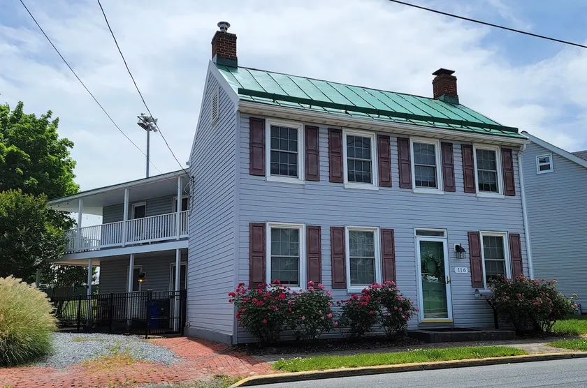 The Emerald Roof, Historic Home Downtown Frederick - Image 1