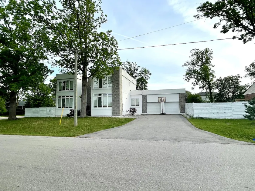 Large Luxury Villa with Swim Spa! Near downtown! - Image 1
