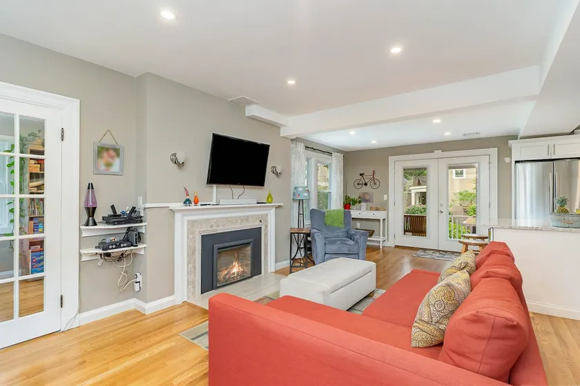 Gorgeous townhouse in Salem w/ outdoor oasis - Image 1