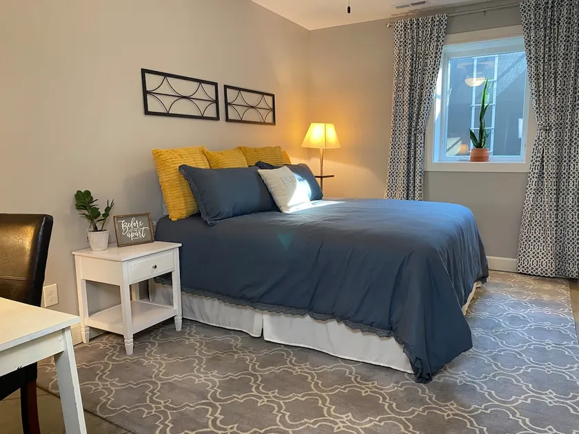 Private Guest Suite (entire level), Steps from KU - Image 1