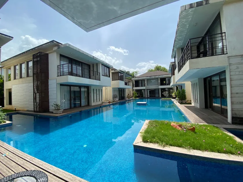 3BHK VILLA | VAGATOR | POOL | 8 MINS TO BEACH - Image 1