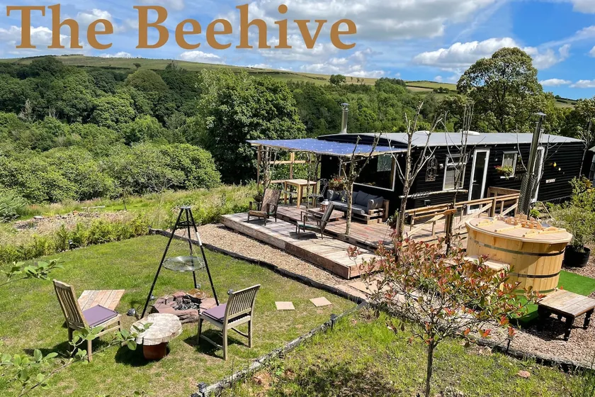 The Beehive Lodge, Hot Tub, private outside area - Image 1