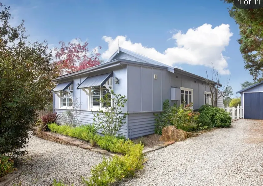 The Little Blue Cottage - Image 1