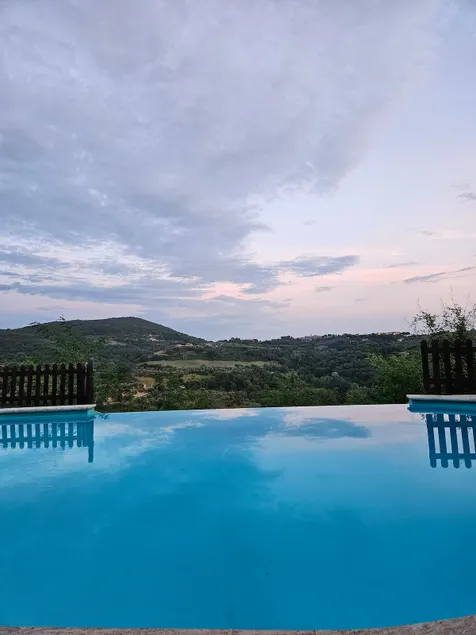 Apartment in historic house with pool and view - Image 1