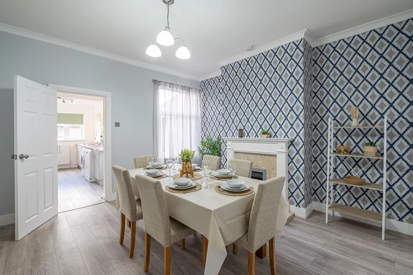 Kingsway Property. 4 bed, 5 guests. (Discounts Ava - Image 1