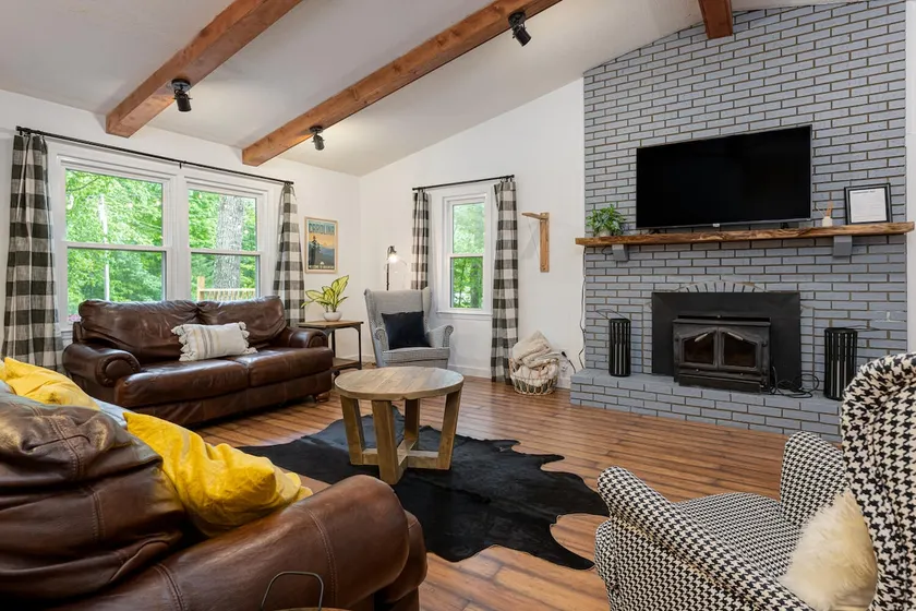 Secluded, Modern Mountain Gem - Sleeps 10 - Image 1