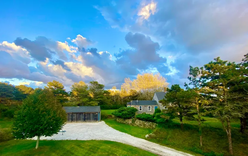 Nantucket Farmhouse-Walk to Beach-Near Sunset - Image 1