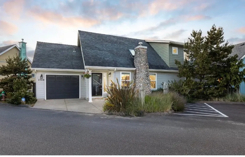 Blissful 3BR home steps to the beach, pet friendly - Image 1