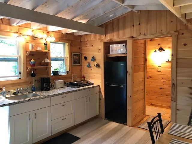 Private tiny cabin on six acres of trees - Image 1