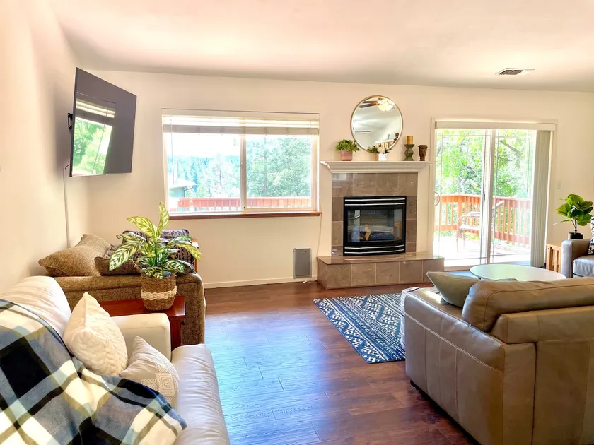 Home with Tranquil Mountain and Forest Views - Image 1