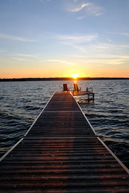 Luxury 5 Bdrm Lakefront Cottage With Sunset View - Image 1