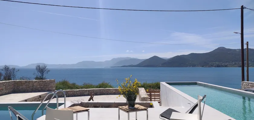 Loft-style villa with a pool and sea view - Image 1