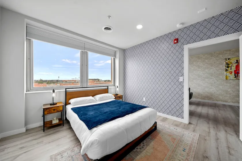 Stylish 1 BED 1 BATH APT 54 - Image 1