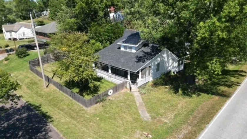 Remodeled Rocheport Sunflower House - A Bungalow in Historic Rocheport - Image 1