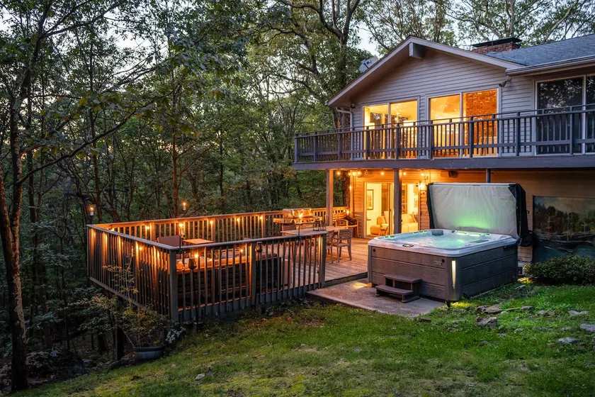 Tuxedo Hilltop Retreat with a Large Hot Tub - Image 1