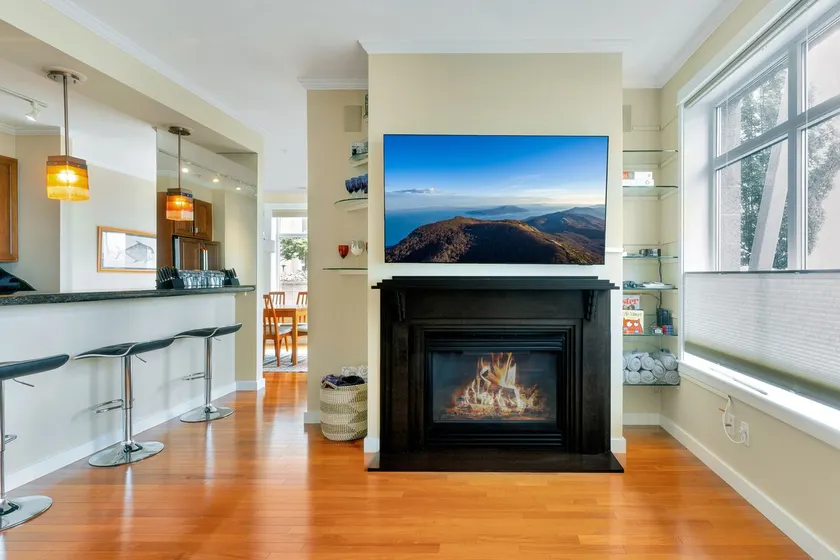 Waterfront 2BD Next to Pike Place with Private Patio - Image 1