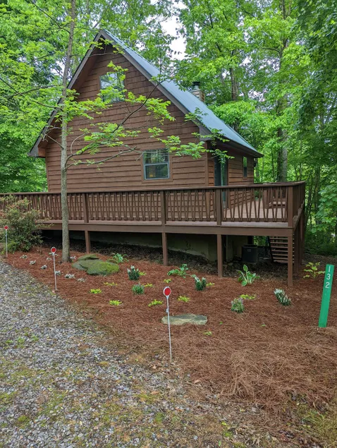 Cozy cabin with wrap around porch and only minutes to town! - Image 1