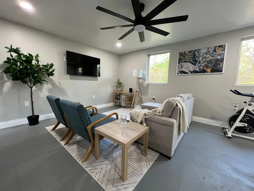Cozy Private Apartment w/ Yard - Image 1