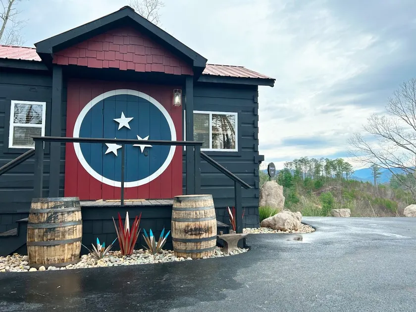 “TN Jack” - *New* Whiskey Game Cabin - Image 1