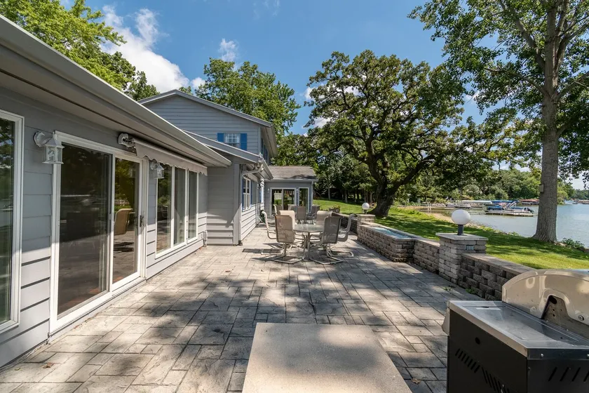 Huge Lake House Near Madison - Image 1
