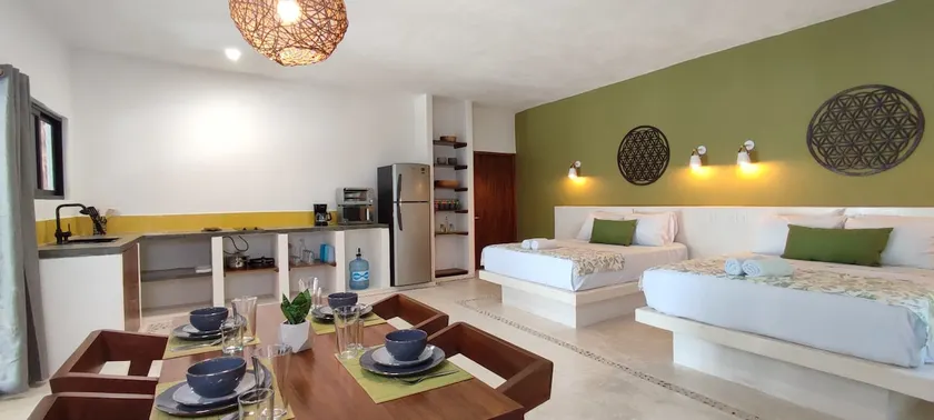 Kitchen, Starlink, Smart TV, Beach 1 block, - Image 1