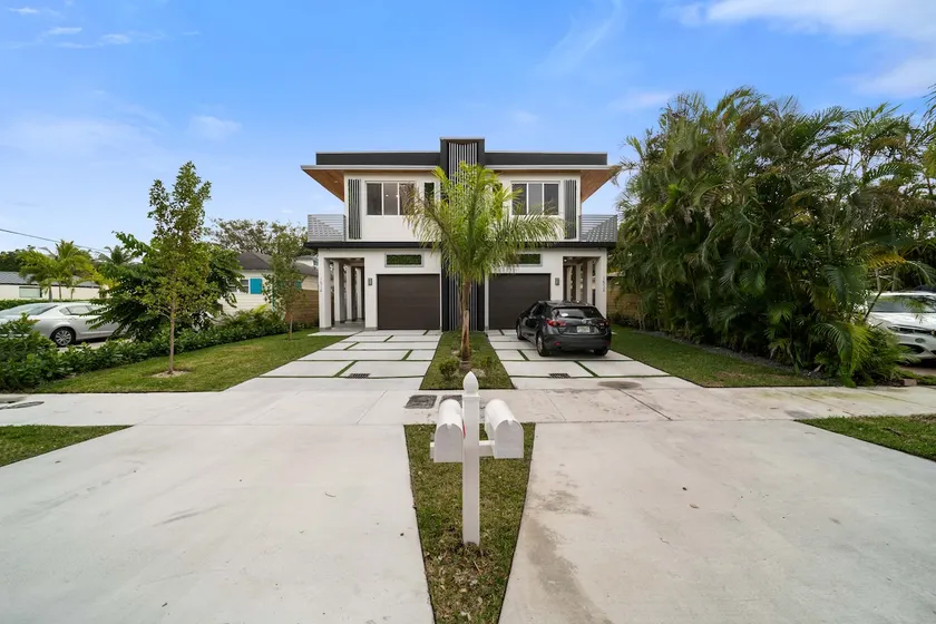 Luxury Home w 2 Pools near Beach - Image 1