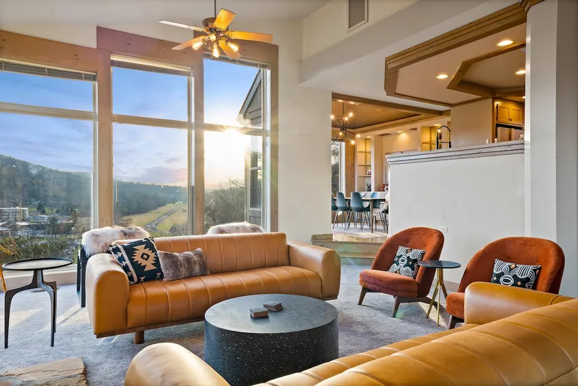 Sleeps 16+ • Views • Hot Tub • Theater • Game Room - Image 1