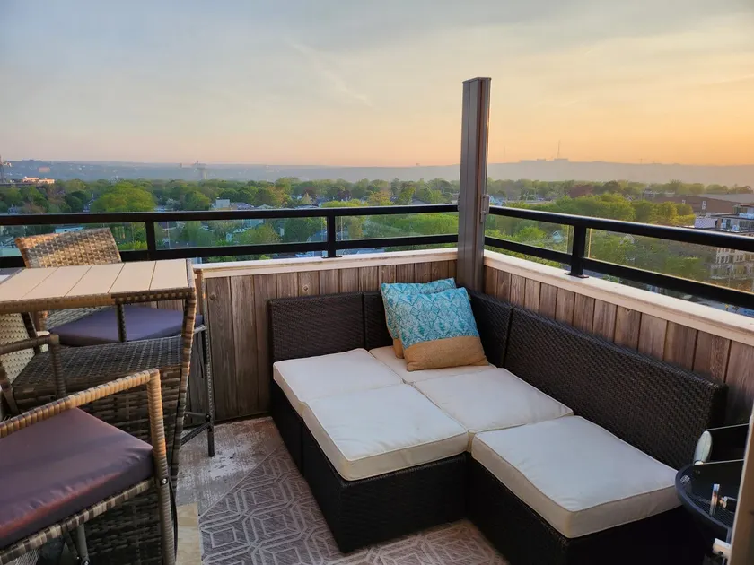 Big Bright Corner Penthouse in North End - Image 1