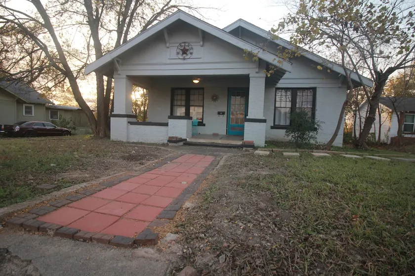 *! Place on Park St !* - Image 1