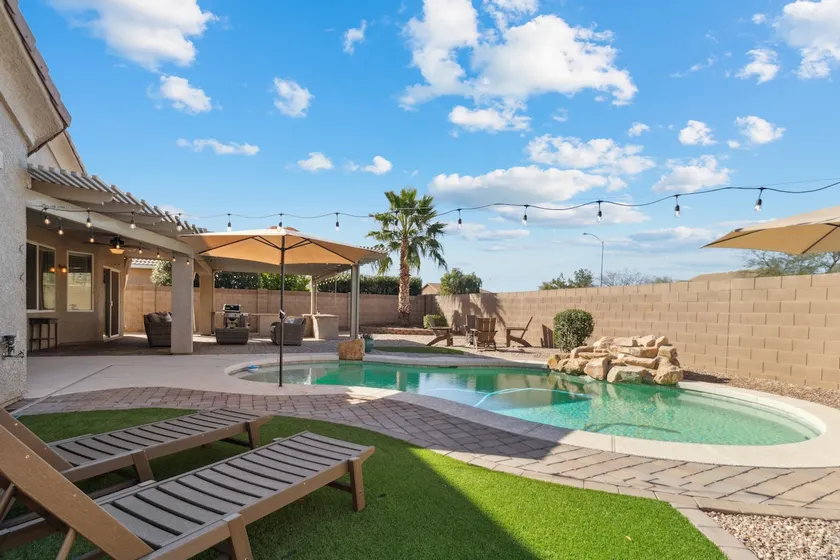 Contemporary Surprise Desert Retreat. - Image 1