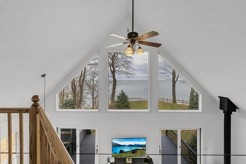 *HOT TUB | Lake Front | Beautiful Views! - Image 1