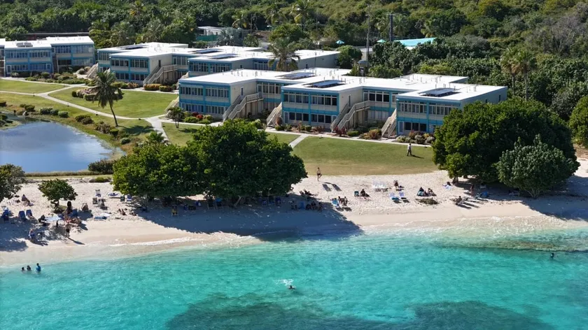 Beautifully Renovated and Steps to Sapphire Beach - Image 1