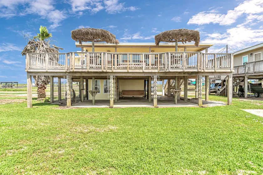 Beautiful Bay Home - Image 1
