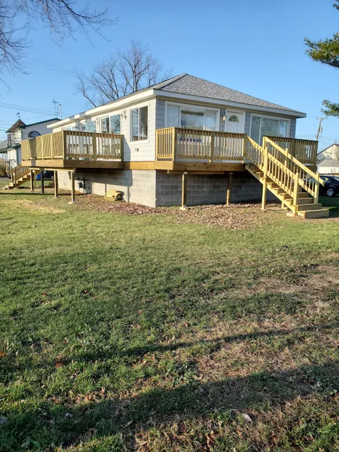 Vi's Lakeview Cottage - Image 1