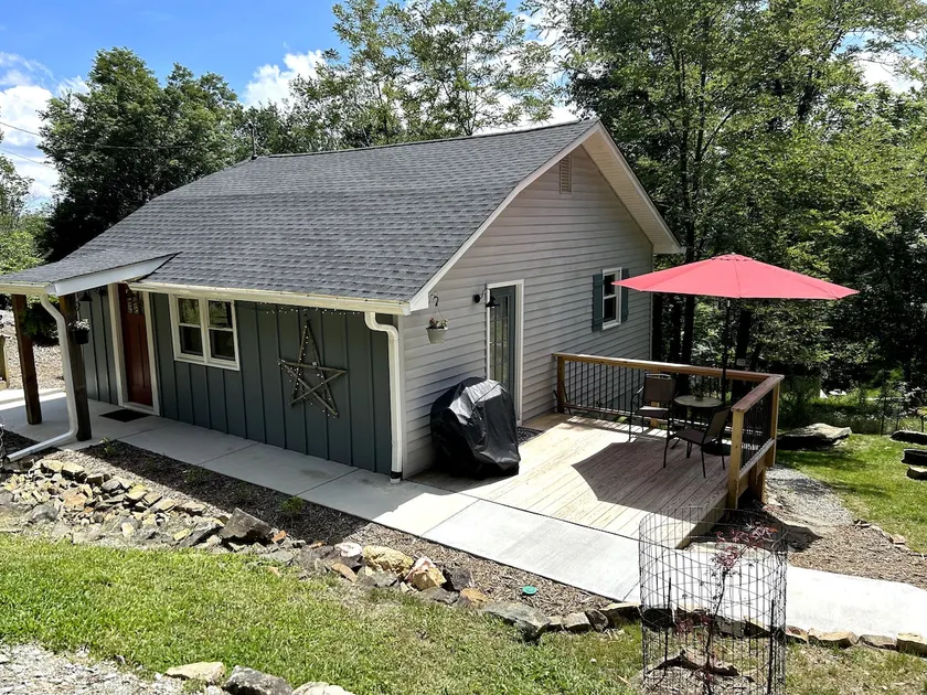 Newly Remodeled Cozy Downtown Cottage - Image 1