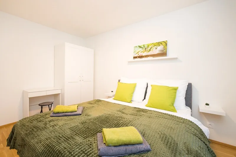 Premium City Apartment w. balcony! Free parking! - Image 1