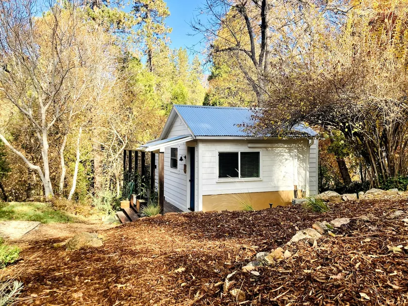 Jennie's Cabin - Image 1