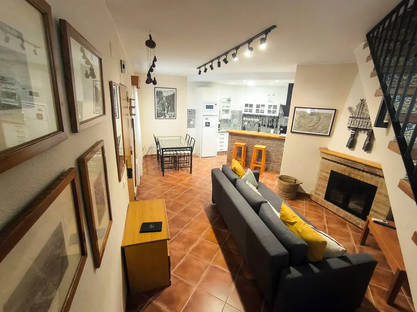 Corner house - Image 1