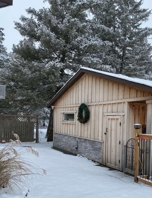 The Fox's Retreat - A Cozy Cabin for Two - Image 1