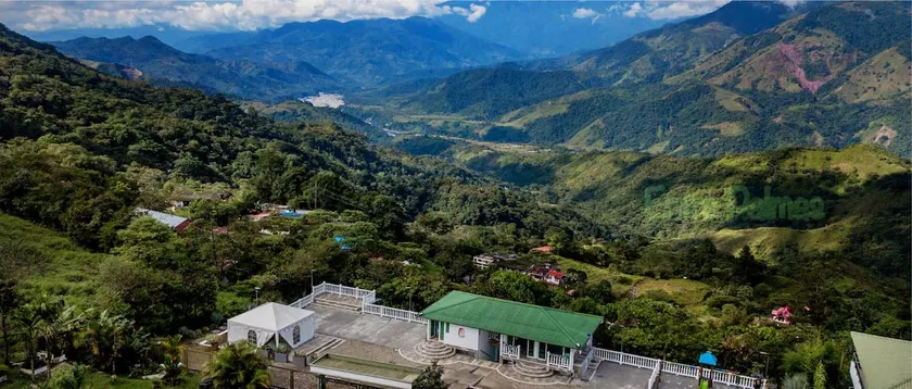 Country house with mountain views - Image 1