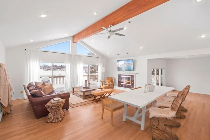 Luxury Lakefront Escape - 25 mins from Lake Geneva - Image 1