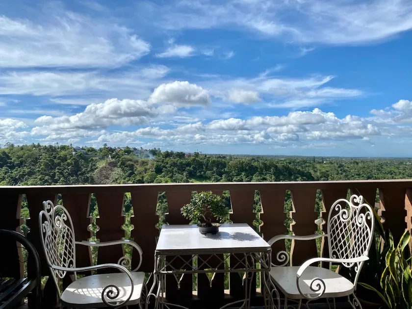 Crosswinds 1BR Suite, 50"QLED TV, BIG Balcony View - Image 1