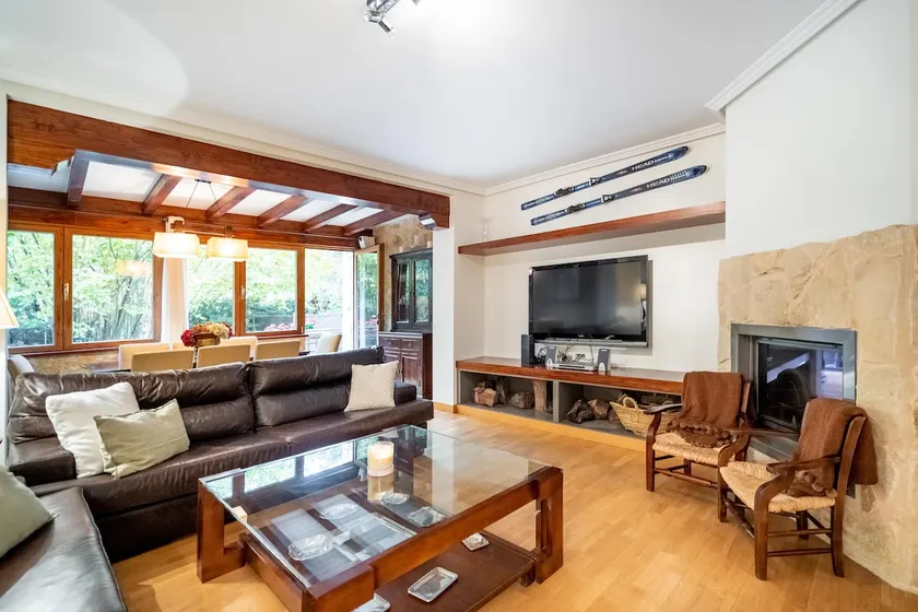 Family home on the farm - Image 1