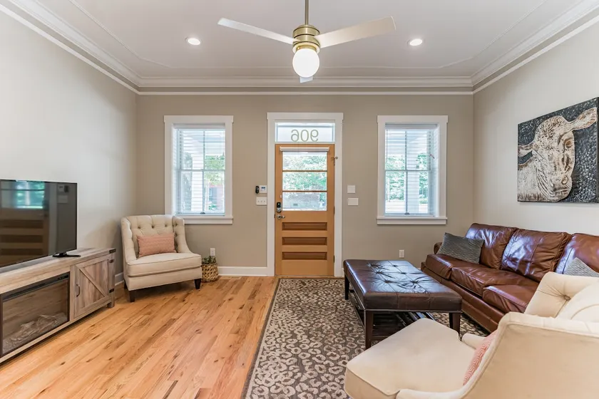 Stunning 1890s Home Sleeps 8! - Image 1