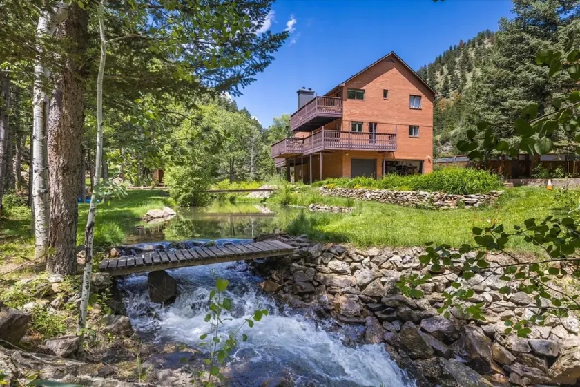 Boulder Luxury Getaway 7 acres River & Pond - Image 1
