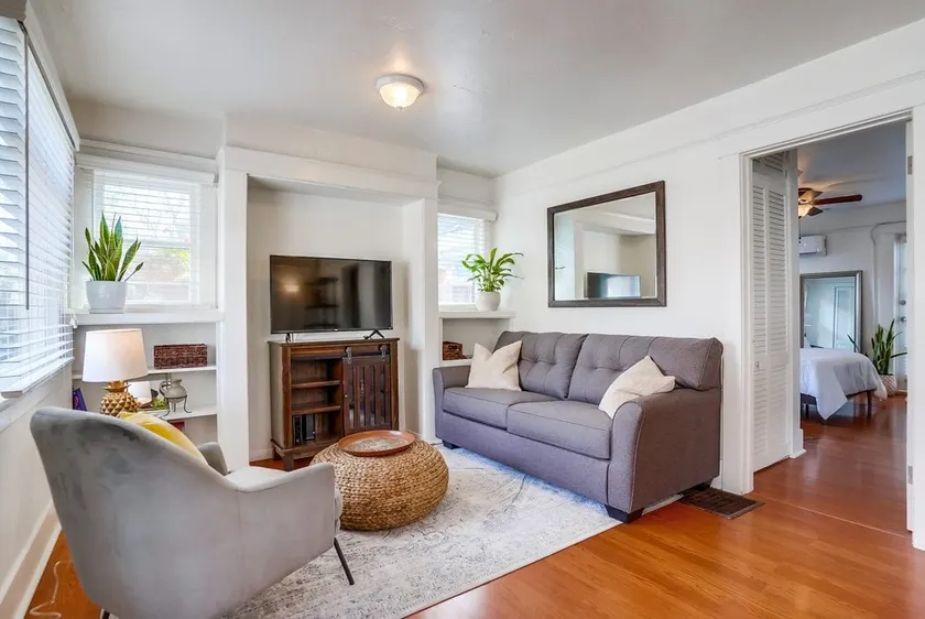 Belmont Bungalow – Clean, Bright, Peaceful - Image 1