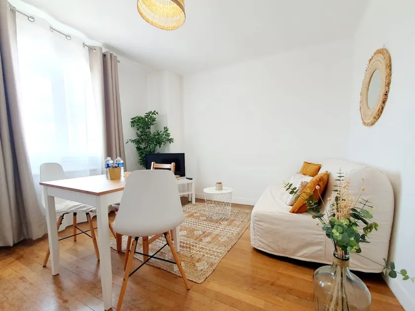 Cozy Palm Tree – Bohemian Apartment Near the Train Station - Image 1